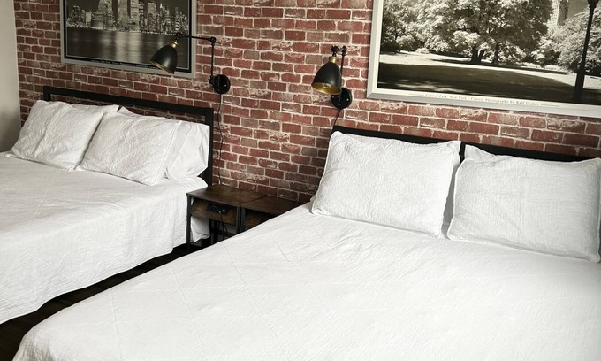 Southwest Calgary Apartment | 2.5 km to stampede and BMO/sleeps 6