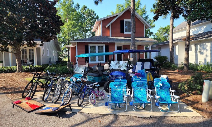 Laurel Grove House | 2 - 6 Seater Golf Carts, 5 Adult 2 Kid Bikes, 6 Beach Chairs, Picturesque Views!