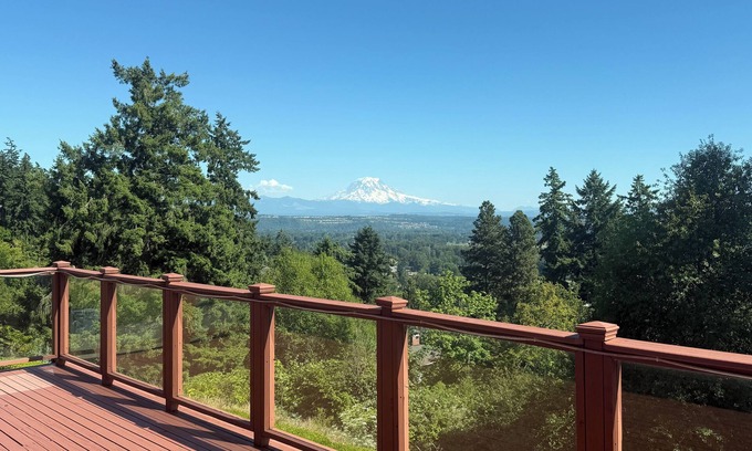 Edgewood House | 2 acres lot with Mt Rainier view