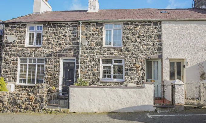 Llanfairfechan Cottage | 2 Alma Terrace, LLANFAIRFECHAN