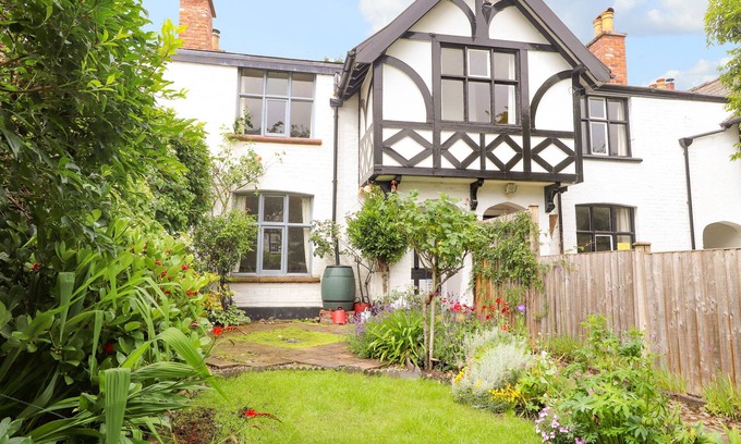 Hoole Cottage | 2 ASHBY PLACE, pet friendly, character holiday cottage in Chester