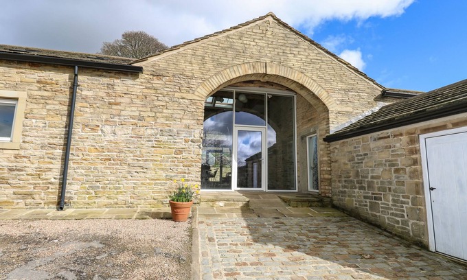 Rastrick Cottage | 2 BARN COTTAGES, family friendly, with a garden in Norwood Green