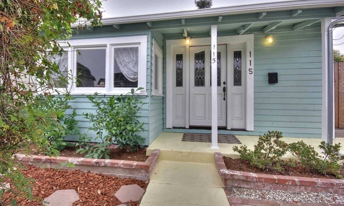 Westside Santa Cruz House | 2 Bd/1 Ba Cabana W Hot Tub/Bikes/Amenities. Walk To Boardwalk, Beaches