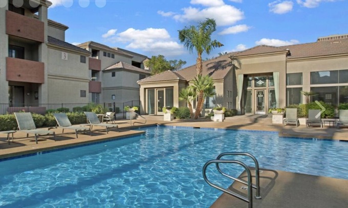 Encanto Condo | 2 Bd/2Ba in Central Phx with a private patio, 2 pools, 2 hot tubs gated complex!