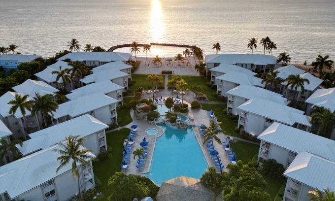 Seven Mile Beach Condo | 2 bd/bth condo at Sunset Cove on Seven Mile Beach