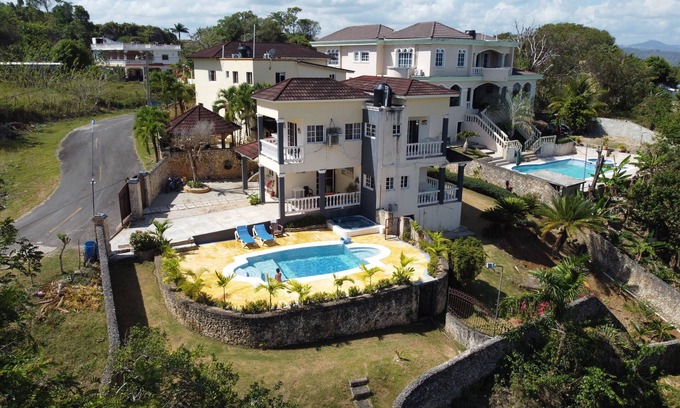 Barrio El Hospital Villa | 2 BDR 3 Beds Villa w/Pool and Jacuzzi - 2 minutes from the beach!