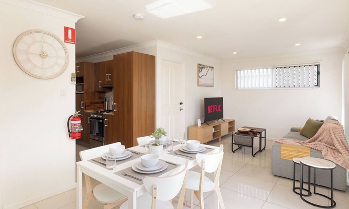 Rocklea Apartment | 2 Bdr Apt! Garage! Clean! GST Credits! 316D2