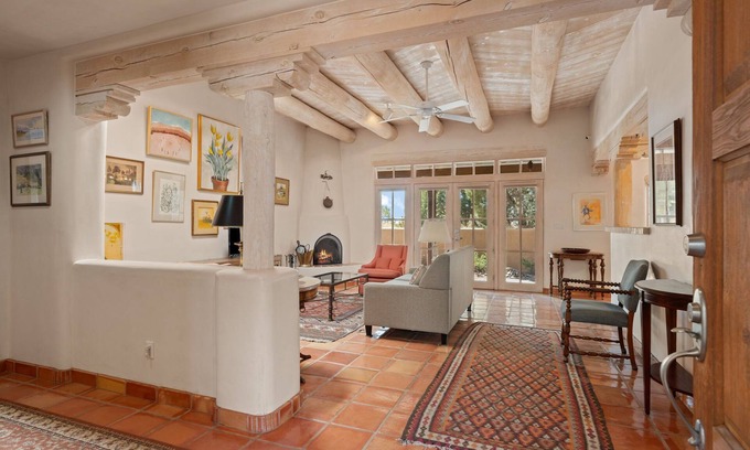 Santa Fe House | 2 BDR + Den Sleeps 4 | 2 Car Garage | Washer/Dryer