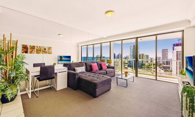 Surfers Paradise Apartment | 2 BDR OCEAN VIEW - CHEVRON TOWER * Beach Central Location*