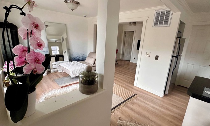 North Park City Apartment | 2 bdrm + 2 bath apartment in Park City proper with fast WiFi