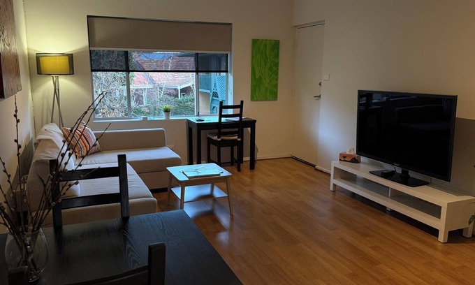 Walkerville Apartment | 2 Bdrm Apartment - Spacious, ducted heating & cooling, centerally located!