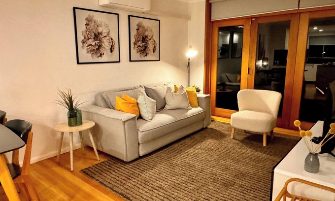Annandale Apartment | 2 Bdrm Apt in Annandale with Courtyard & Parking