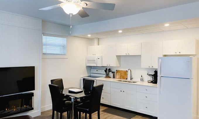 Sarnia Apartment | 2 BDRM Downtown Sarnia Executive Suite