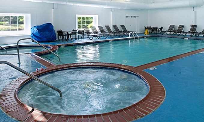 Berkeley Condo | 2 BDRM~ HISTORIC POWHATAN RESORT~8 MILES TO SEAWORLD, 6 MILES TO COLONIAL WMSBRG