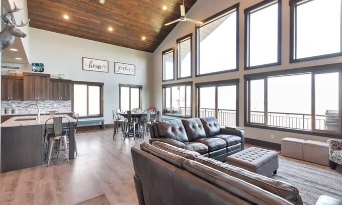 Sweetwater House | 2 Bear Lake House - Stunning Views, Spa Onsite! (36 Guests)