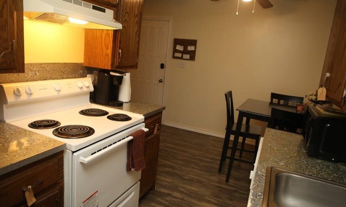 Lawton Apartment | 2 bed/1 bath next to Ft Sill