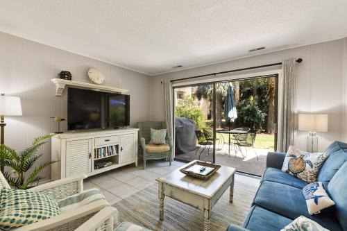 Hilton Head House | 2 Bed 2 and one half Bath 34 Coligny Villa Near Beach & Plaza
