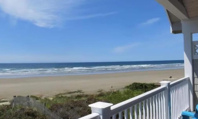 Florence House | 2 bed, 2 bath Hecta Beach front home - Traxler's Surfside Cottage
