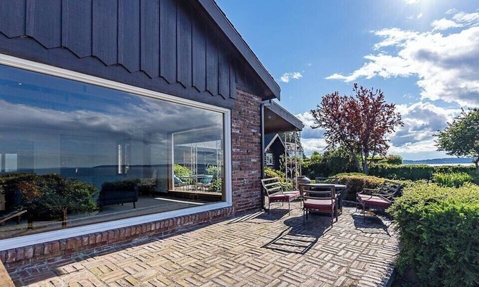 Lawtonwood House | 2 bed 2 bath Historic log Cabin Waterfront Estate