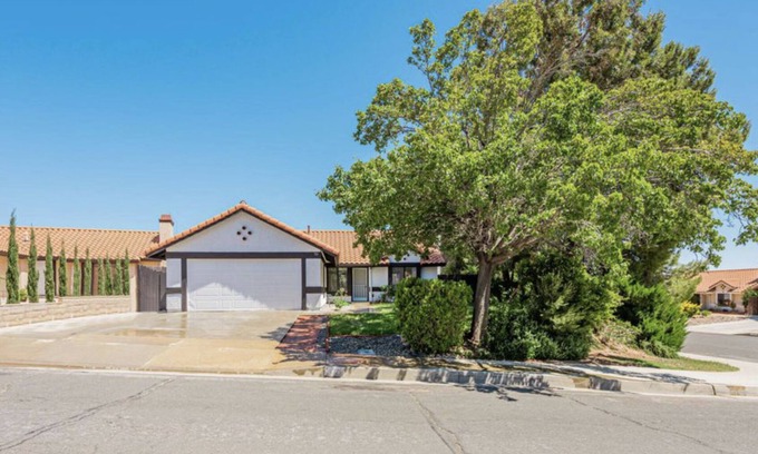 Palmdale House | 2 bed 2 bath home