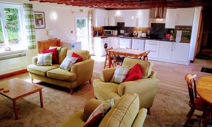 Torrington Cottage | 2 bed 2 bath property In North Devon, 9 Acres Pet Friendly, near to beach