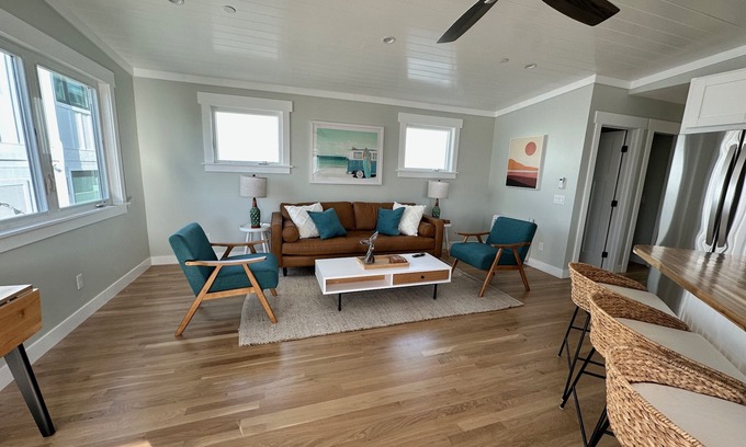Cardiff-by-the-Sea Apartment | 2 bed 2 bath walk to the beach open July20-Aug19