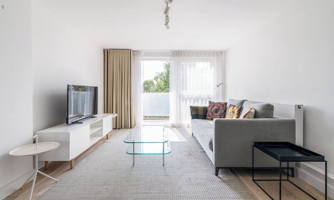 Belgravia Apartment | 2-Bed, 2-Bath with Balcony and City Views