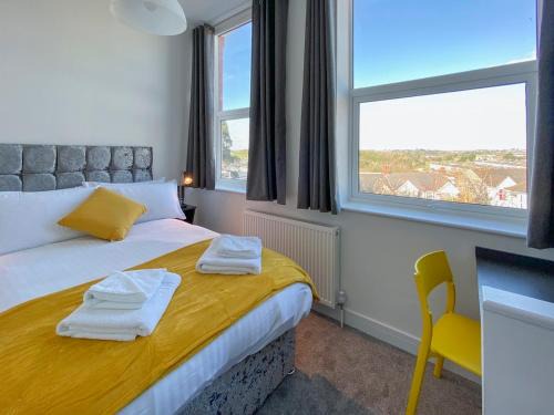 Plymouth House | 2 bed apartment close to station and city centre