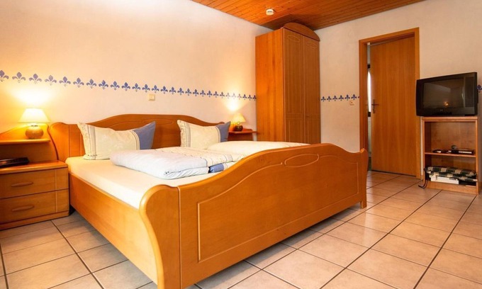 Longuich Bed & Breakfast | 2-bed apartment "Hirschlay" - Ferienweingut Jung