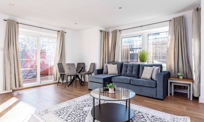 West Bridgford Apartment | 2 Bed Apartment Near Trent Bridge and City Ground