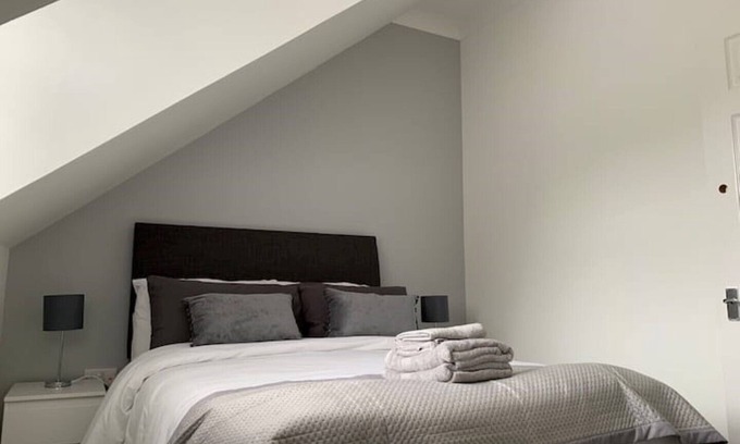 Shanklin Apartment | 2 Bed Apartment The Priory - Panoramic Sea View