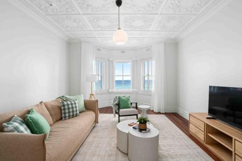 Bondi Beach Apartment | 2-Bed Apartment with Stunning Bondi Beach Views