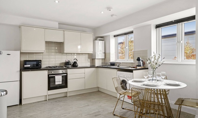 Uxbridge South Apartment | 2 Bed Apt|Leisure|Families|Uxbridge
