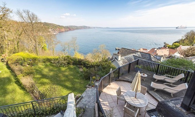 Babbacombe Cottage | 2 Bed - Bay Cottage - Sleeps 4 guests in 2 bedrooms