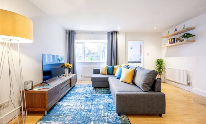 Covent Garden Apartment | 2-Bed City Gem in the heart of London Landmarks!