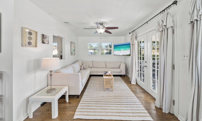Laguna Beach House | 2 Bed Dog Friendly House in Laguna Beach by Thomas Donut & Carousel w/Golf Cart