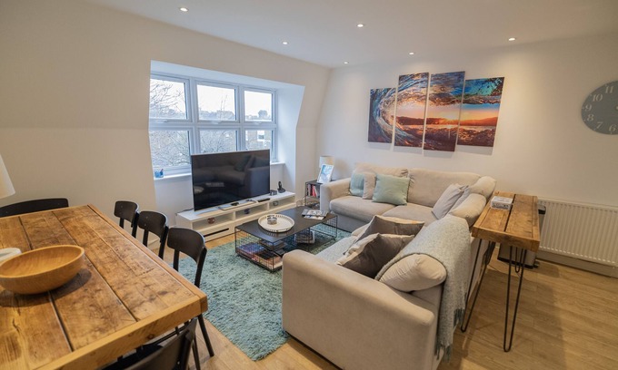 Wandsworth Common Apartment | 2 bed flat in Wandsworth/Balham modern/spacious light -boutique hotel experience