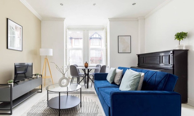 Wood Street Apartment | 2 Bed Flat near Walthamstow Market