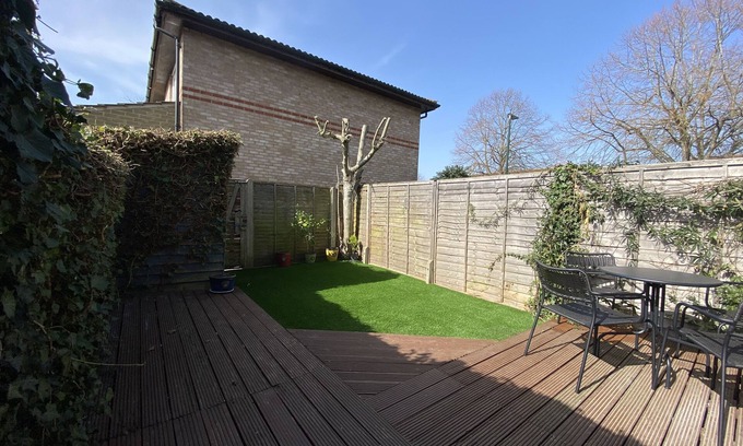 Hampton North House | 2 Bed House in Hampton
