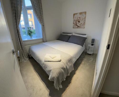 Cubitt Town House | 2 Bed House near Canary Wharf