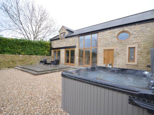 Farmborough House | 2 Bed in Bath 47045