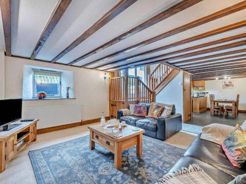 Launceston House | 2 Bed in Launceston 95236