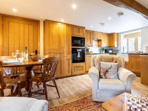 Godshill House | 2 Bed in Godshill 95175