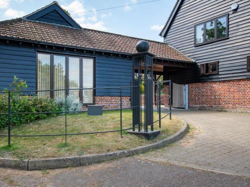 Ipswich House | 2 bed in Hadleigh 87956