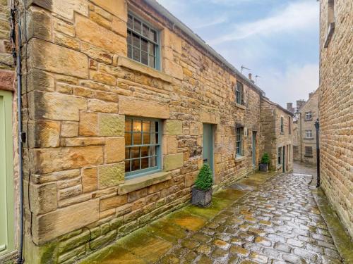 Longnor House | 2 Bed in Longnor 78661