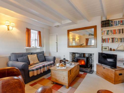 Polruan House | 2 Bed in Polruan PC033