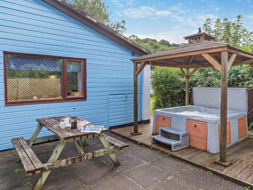 Saltash House | 2 Bed in Saltash 95644