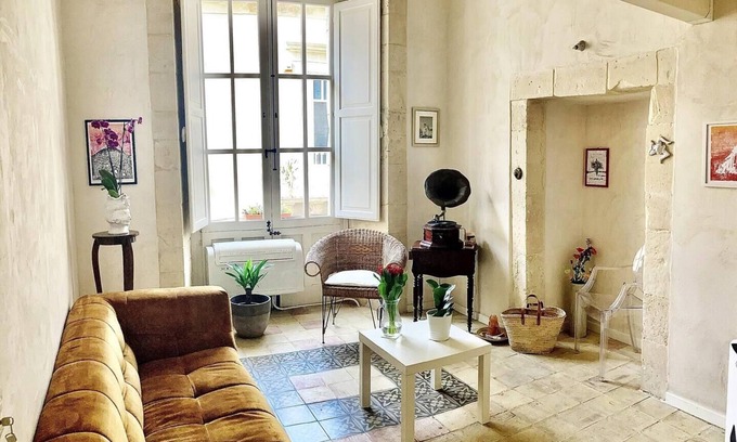 Ortigia Apartment | 2-Bed Island Retreat - Baroque Courtyard & Views