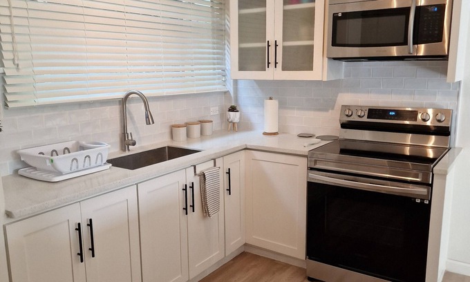 St. Augustine Apartment | 2 Bed parking gated modern