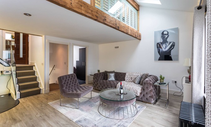 Trafford Apartment | 2 Bed Penthouse with Roof Terrace + parking near Metro to Old Trafford & City